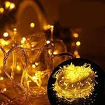 شريط إضاءة LED أصفر ذهبي بطول 10 متر – إضاءة ديكورية دافئة لزينة رمضان والكريسماس – مزود بمحول كهرباء و2 فيشة لسهولة التركيب والاستخدام – تصميم مرن للاستخدام الداخلي