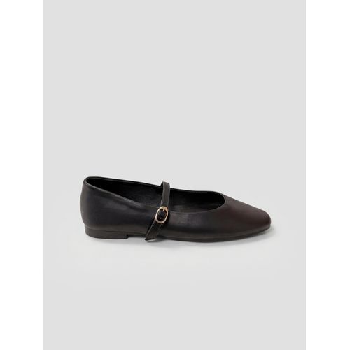 Women's Square Toe Ballet Flats With Buckle Detail